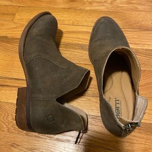 Used 
Brand- Born 
Size- 7